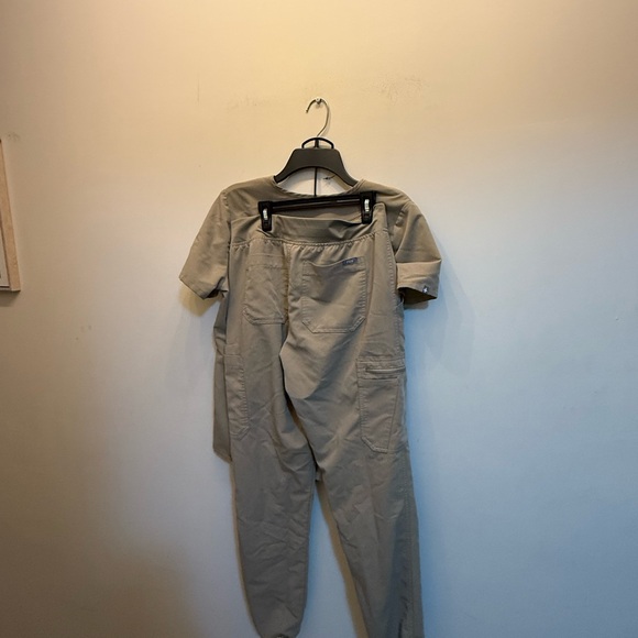 Tan Scrub Set - Picture 4 of 4